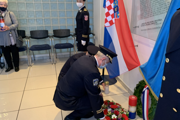 Slika /PU_ZG/slike/PUZ/2020/rujan/polaganje vijenaca 280920/foto 4.png